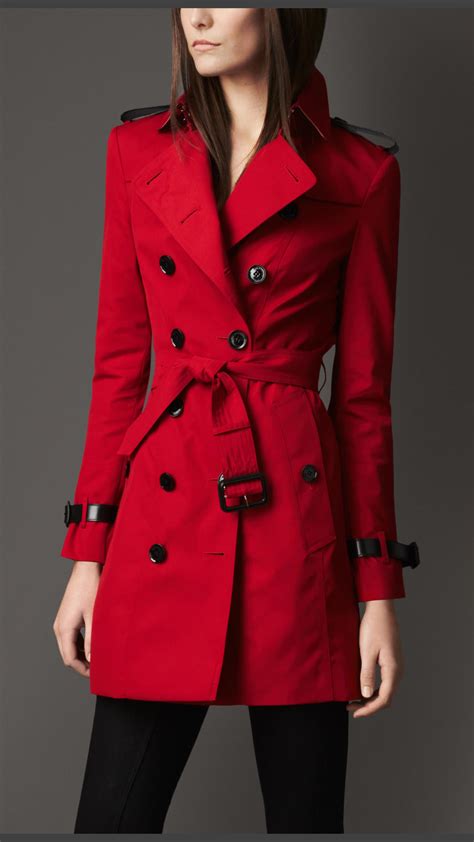 red trench coat burberry